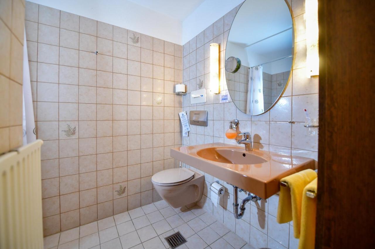 Hotel Zur Post Balve Exteriör bild